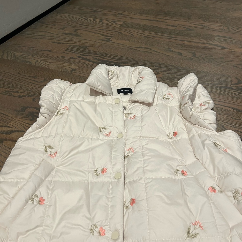 Chic White Floral Puffer Jacket